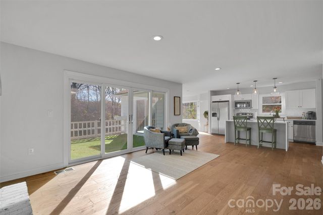 301 Hillandale Drive, Charlotte, NC 28270