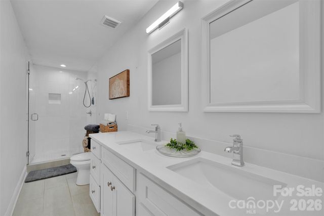 301 Hillandale Drive, Charlotte, NC 28270