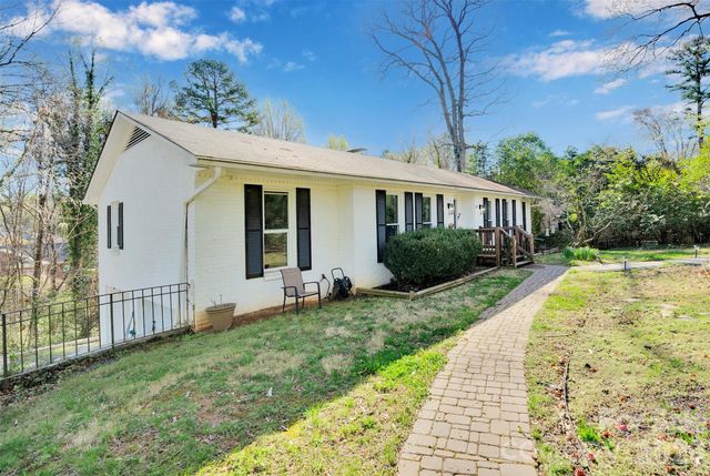 301 Hillandale Drive, Charlotte, NC 28270