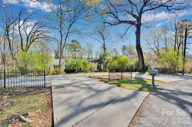 301 Hillandale Drive, Charlotte, NC 28270