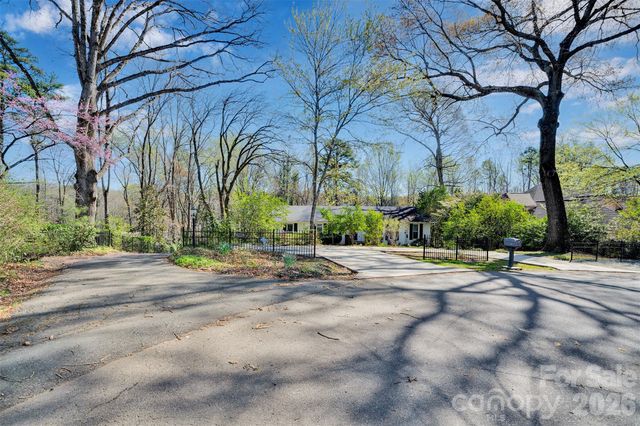 301 Hillandale Drive, Charlotte, NC 28270