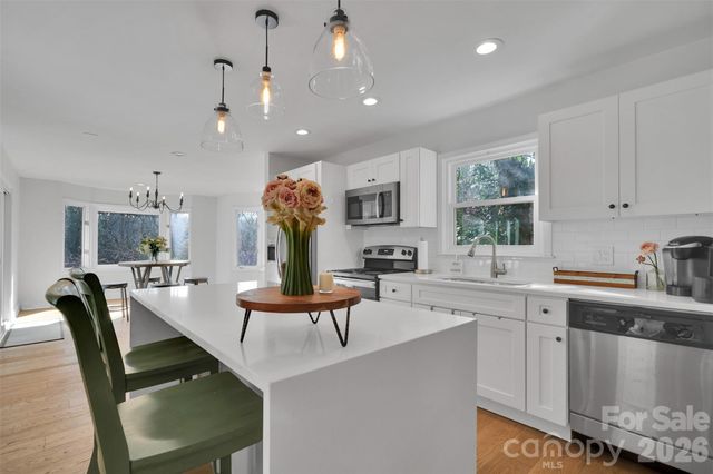 301 Hillandale Drive, Charlotte, NC 28270