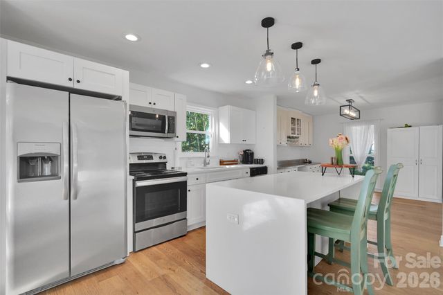 301 Hillandale Drive, Charlotte, NC 28270