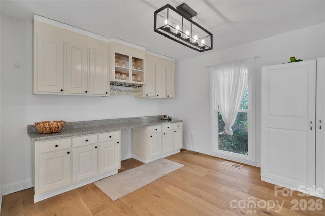 301 Hillandale Drive, Charlotte, NC 28270