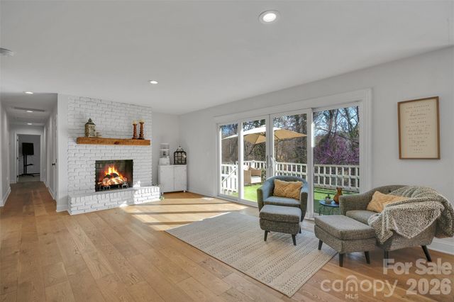 301 Hillandale Drive, Charlotte, NC 28270