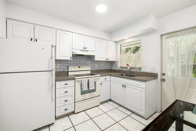 4001 GROVELAND AVENUE, Sarasota, FL 34231