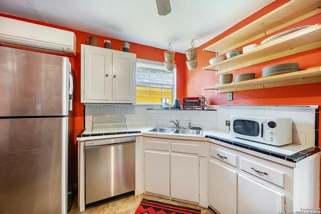 513 W Rosewood Ave, San Antonio, TX 78212