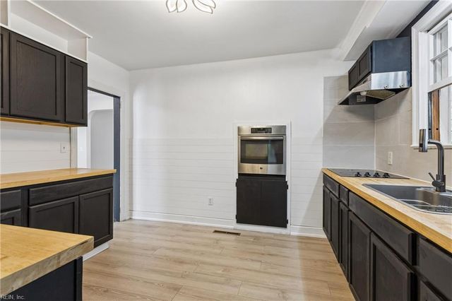 50 Bunting LN, Poquoson, VA 23662