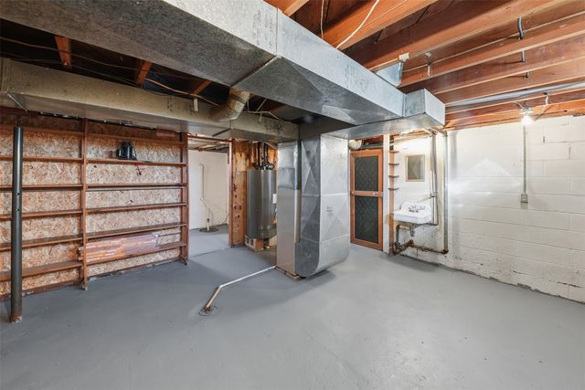 2710 Mckinley Street, Perry, IA 50220