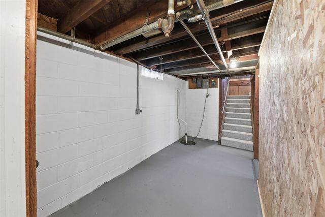 2710 Mckinley Street, Perry, IA 50220