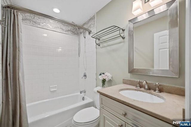 208 Shearwater Court 15, Jersey City, NJ 07305