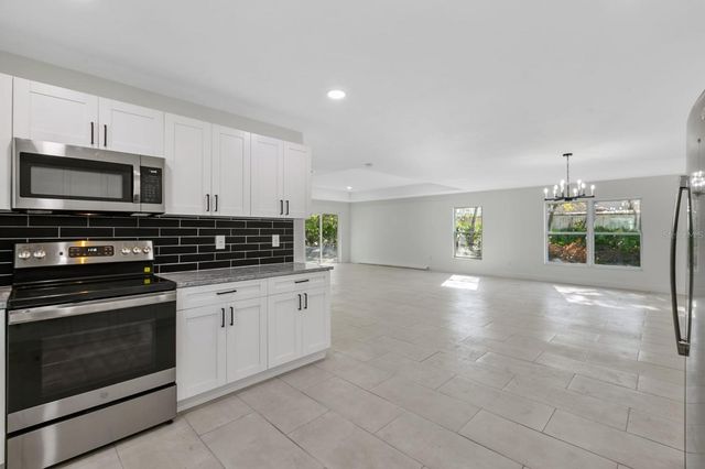 5112 PACIFIC, Weeki Wachee, FL 34607