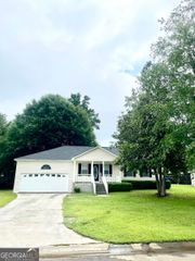305 Lancelot Lane, Dublin, GA 31021