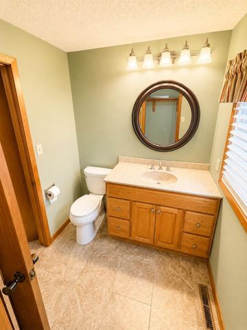 129 Washington, Denver, IA 50622