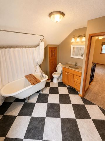129 Washington, Denver, IA 50622