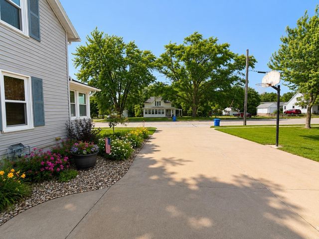 129 Washington, Denver, IA 50622