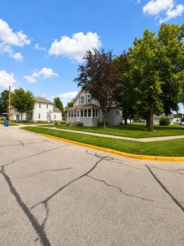 129 Washington, Denver, IA 50622