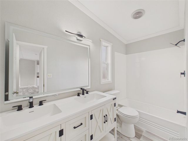 9400 Elm Court, Denver, CO 80260