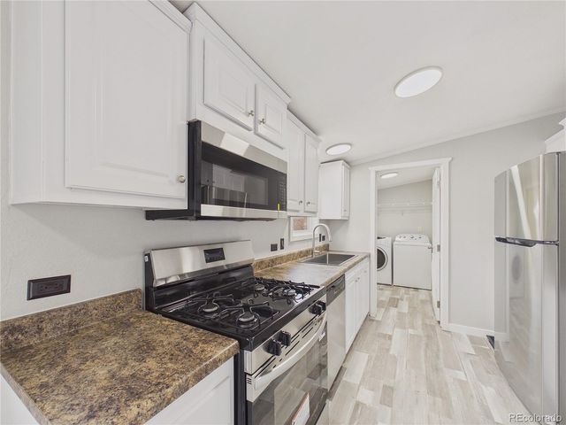 9400 Elm Court, Denver, CO 80260