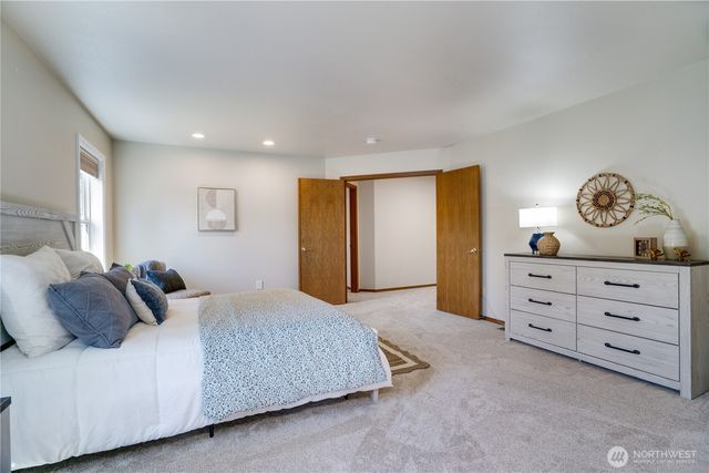 8014 57th Street W, University Place, WA 98467