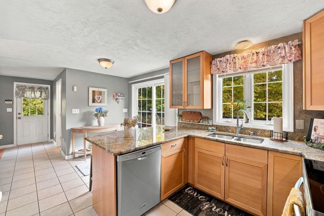 45 Howarth Rd, Oxford, MA 01540