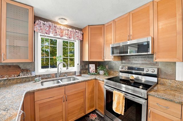 45 Howarth Rd, Oxford, MA 01540