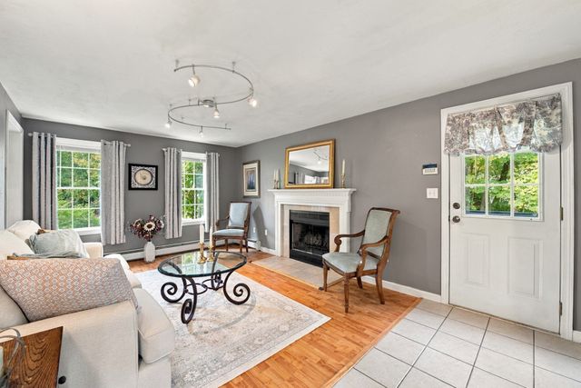 45 Howarth Rd, Oxford, MA 01540