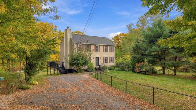45 Howarth Rd, Oxford, MA 01540