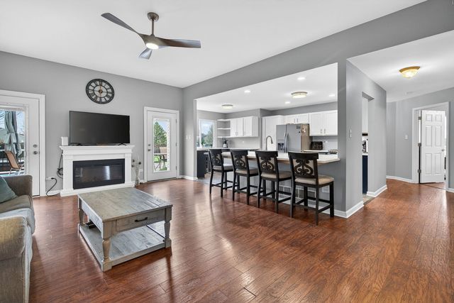 802 Heintz Drive, Shorewood, IL 60404