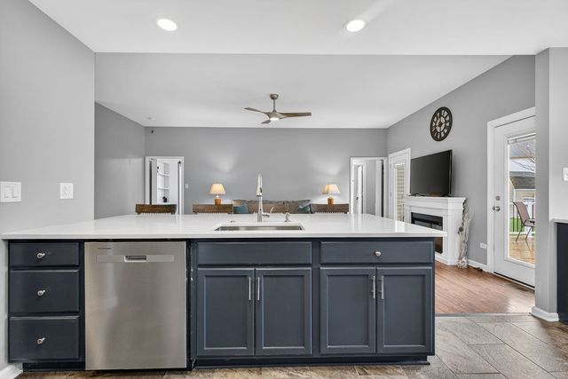 802 Heintz Drive, Shorewood, IL 60404