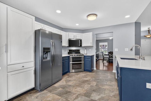 802 Heintz Drive, Shorewood, IL 60404