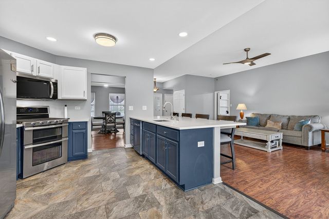 802 Heintz Drive, Shorewood, IL 60404