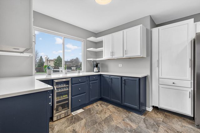 802 Heintz Drive, Shorewood, IL 60404