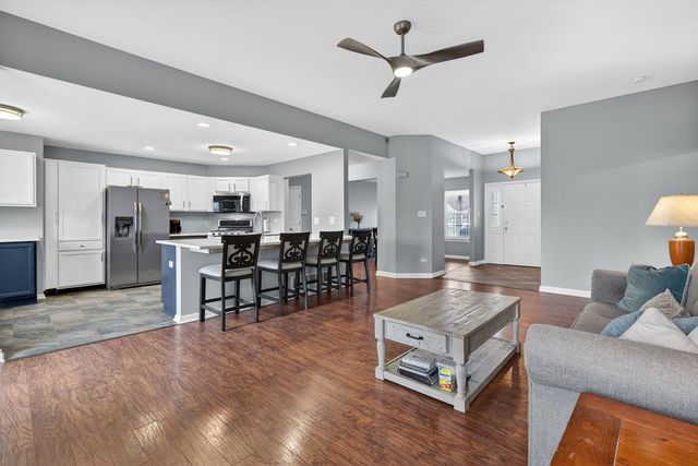 802 Heintz Drive, Shorewood, IL 60404