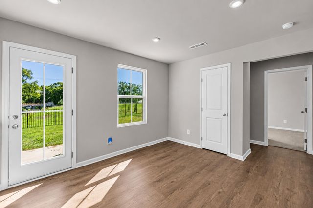 216 Laurel St, Gallatin, TN 37066