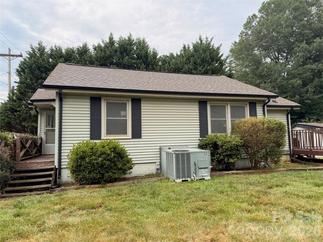 2475 Shelton Avenue, Statesville, NC 28677