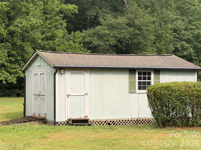 2475 Shelton Avenue, Statesville, NC 28677