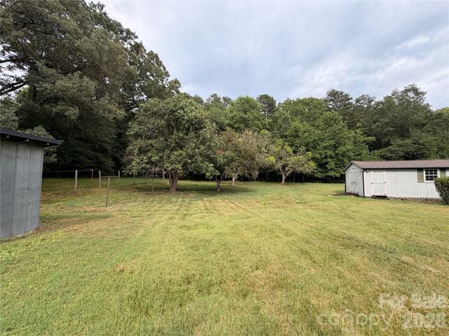 2475 Shelton Avenue, Statesville, NC 28677