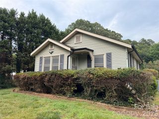 2475 Shelton Avenue, Statesville, NC 28677