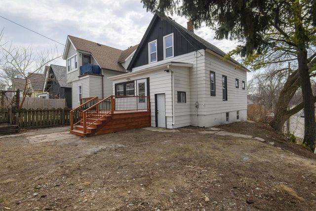 300 E Rosedale AVENUE, Milwaukee, WI 53207