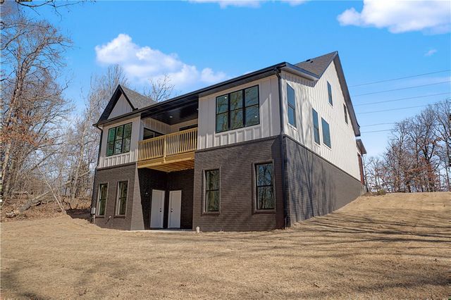 2453 N Double Springs Road, Fayetteville, AR 72704