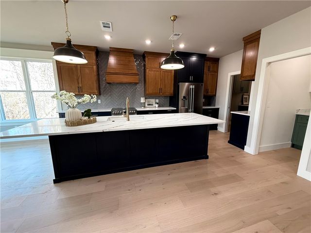 2453 N Double Springs Road, Fayetteville, AR 72704