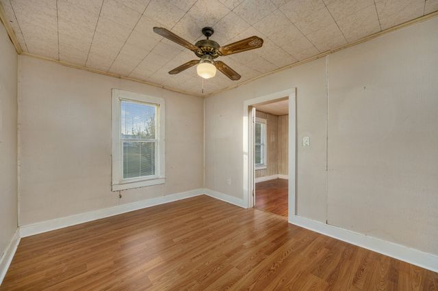 303 Seeley Avenue, Mount Calm, TX 76673