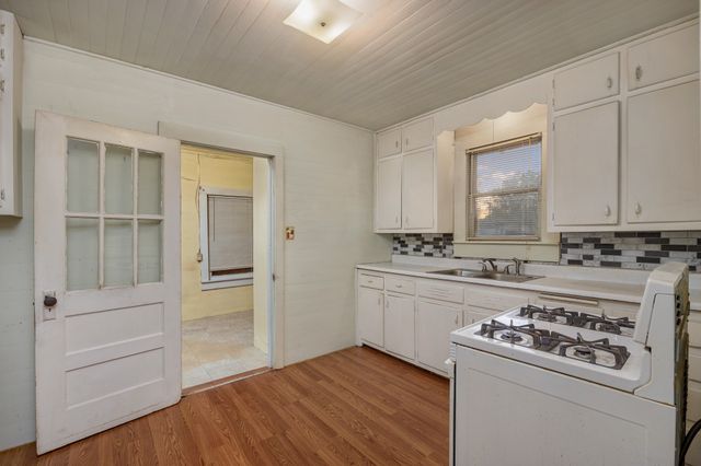 303 Seeley Avenue, Mount Calm, TX 76673