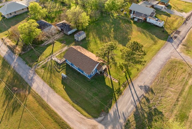 303 Seeley Avenue, Mount Calm, TX 76673