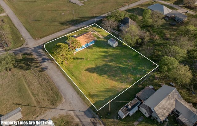 303 Seeley Avenue, Mount Calm, TX 76673