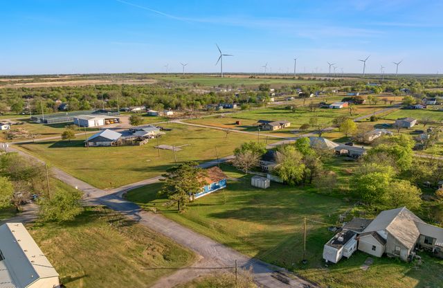 303 Seeley Avenue, Mount Calm, TX 76673