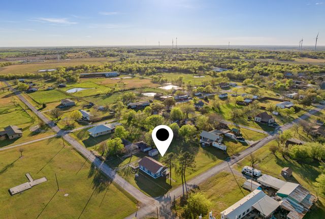 303 Seeley Avenue, Mount Calm, TX 76673