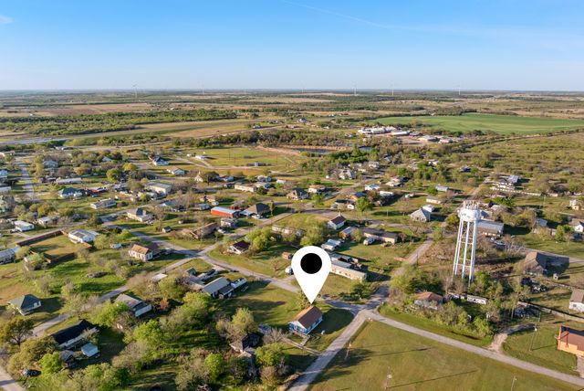 303 Seeley Avenue, Mount Calm, TX 76673