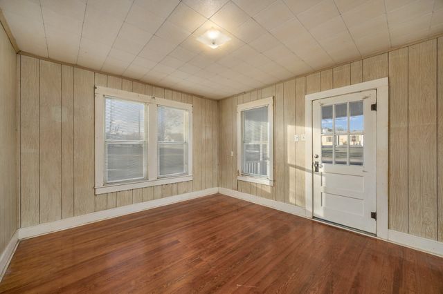 303 Seeley Avenue, Mount Calm, TX 76673